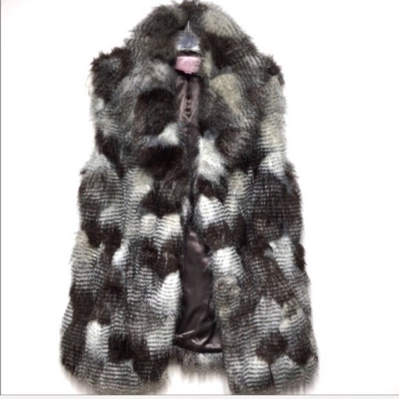Romeo & Juliet Couture Faux Fur Vest S NWOT - Picture 3 of 8